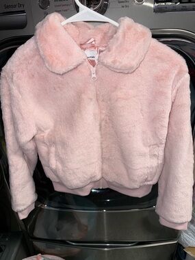 Amazon Essentials Girls' Light Pink Plush Faux-Fur Puffer Jacket